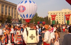Volksfeststimmung am Nationalfeiertag in Charkiw