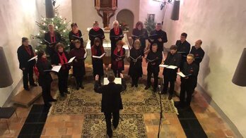 Cantemus in der Dorfkirche Schöna, Foto: Luckauer Kammerchor Cantemus, Lizenz: Luckauer Kammerchor Cantemus - Luckauer Kammerchor Cantemus Cantemus in der Dorfkirche Schöna, Foto: Luckauer Kammerchor Cantemus, Lizenz: Luckauer Kammerchor Cantemus