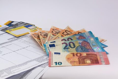 Kontoauszüge und, Kreditkarten und Euro-Geldscheine